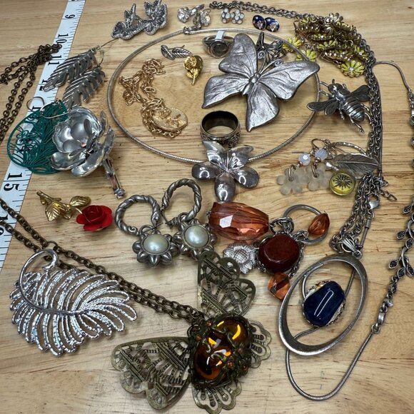 Vintage Modern Mixed Jewelry Lot With Butterfly Flower & Leaf Designs Bundle - Picture 4 of 6